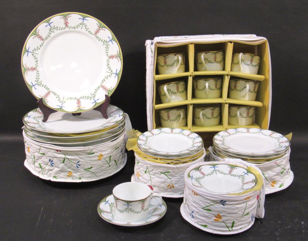 60 Piece Limoges / A. Raynaud Dinner Set (1 of 9)