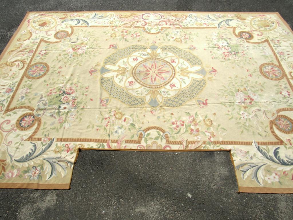 Aubusson Carpet   12'9" X 18'4" (1 of 10)
