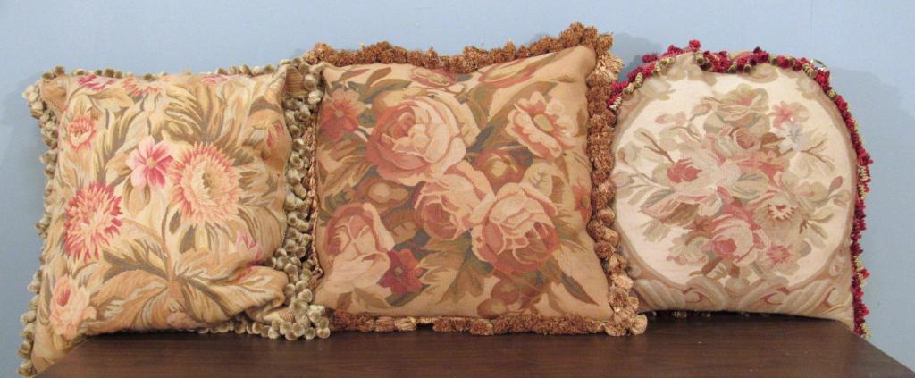 2 LARGE AUBUSSON PILLOWS Sep 24, 2017 2 LARGE AUBUSSON PILLOWS Sep 24, 2017
