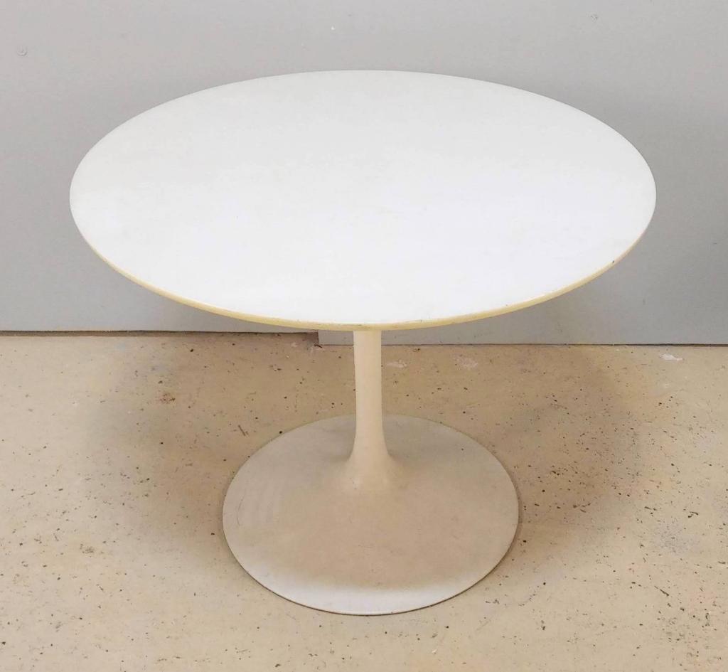 Knoll Style Round Tulip Table (1 of 6)