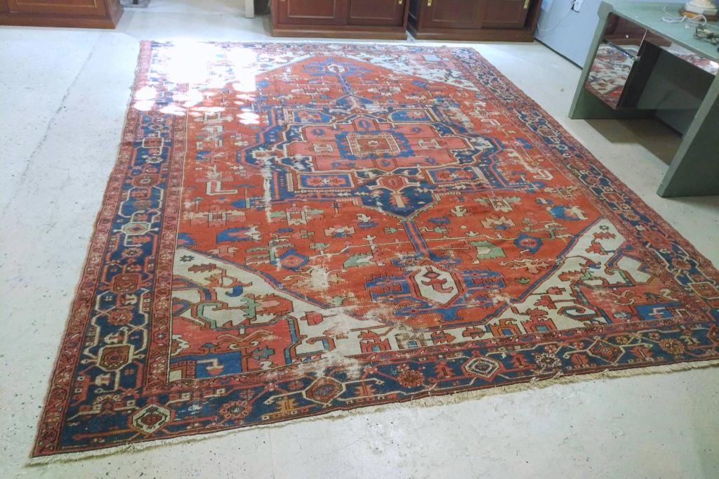 Oriental (Serapi) Carpet  -  9' 5" X 12' *** (1 of 19)