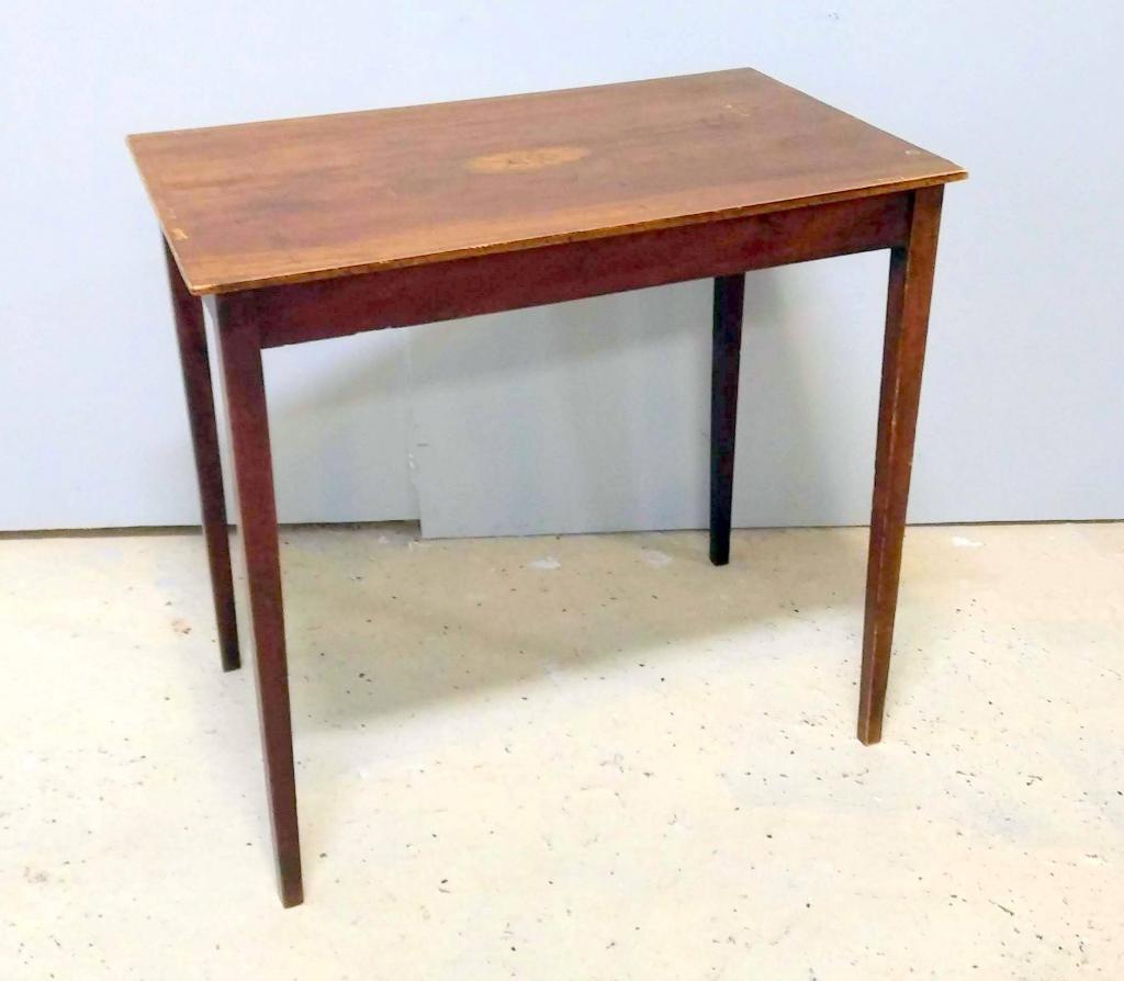 Hepplewhite Style Lamp Table (1 of 5)