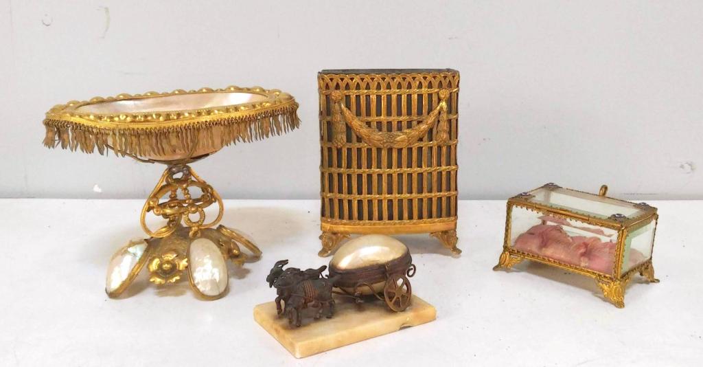 4 Small Exceptional Bronze Vanity Articles (1 of 9)