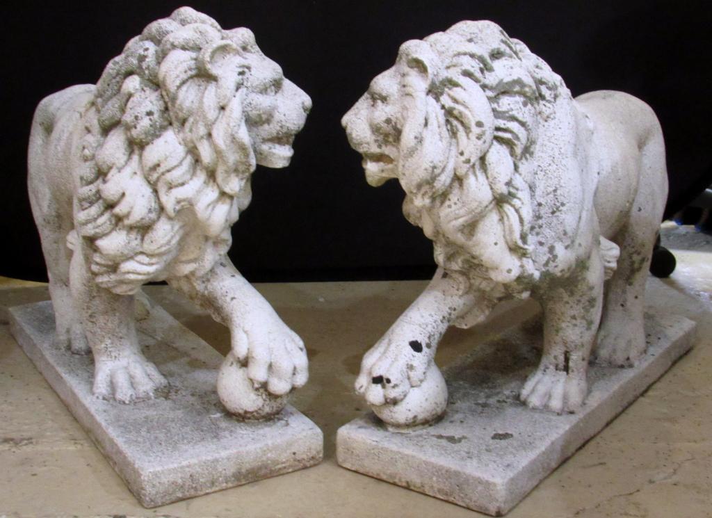 Pair Concrete Garden Lions (1 of 7)