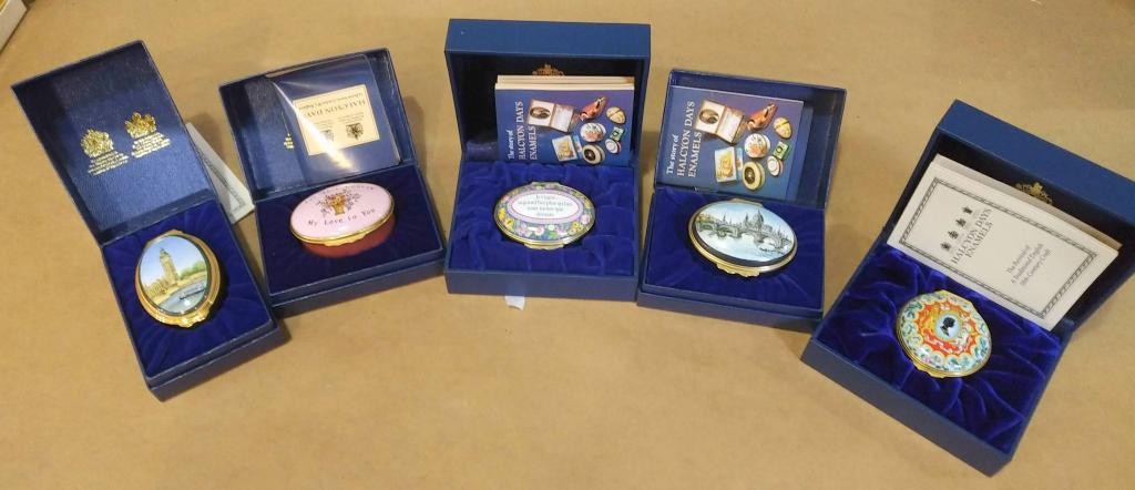 5 Halcyon Days Enamel Boxes: Pill / snuff / trinket enamel boxes. Big Ben, Waterloo bridge, etc. Gift boxes.
