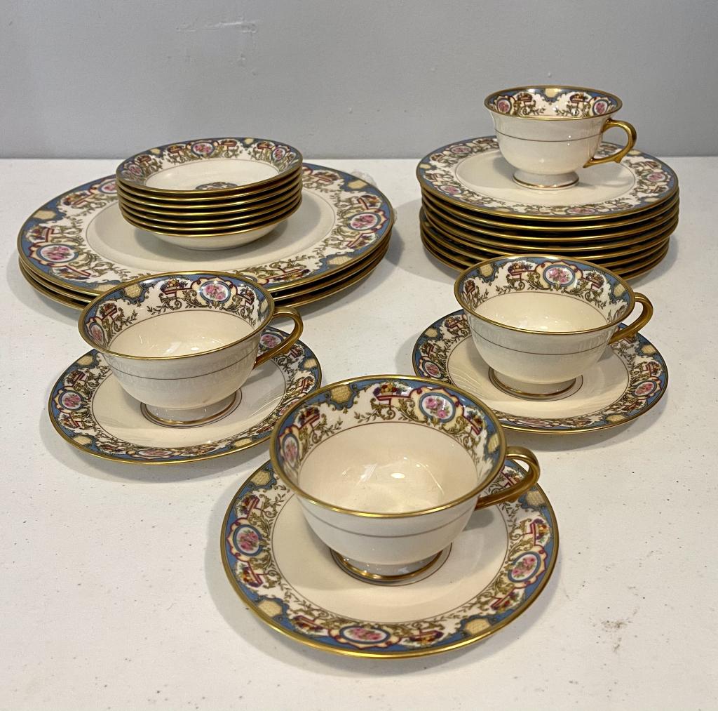 26 Pieces Morgan Belleek Dinnerware Set (1 of 6)