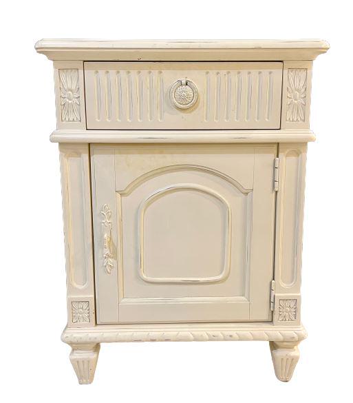 Painted Thomsville End Table (1 of 9)