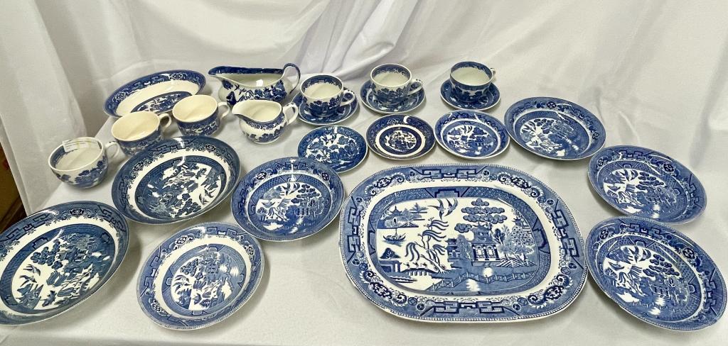 Mixed Collection Of Willow Pattern Pottery (1 of 8)