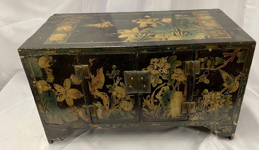 Japanese Painted Wood Lacquer Small Chest (1 of 12)