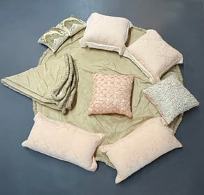 Lot of Linen, Pillows and Throws
