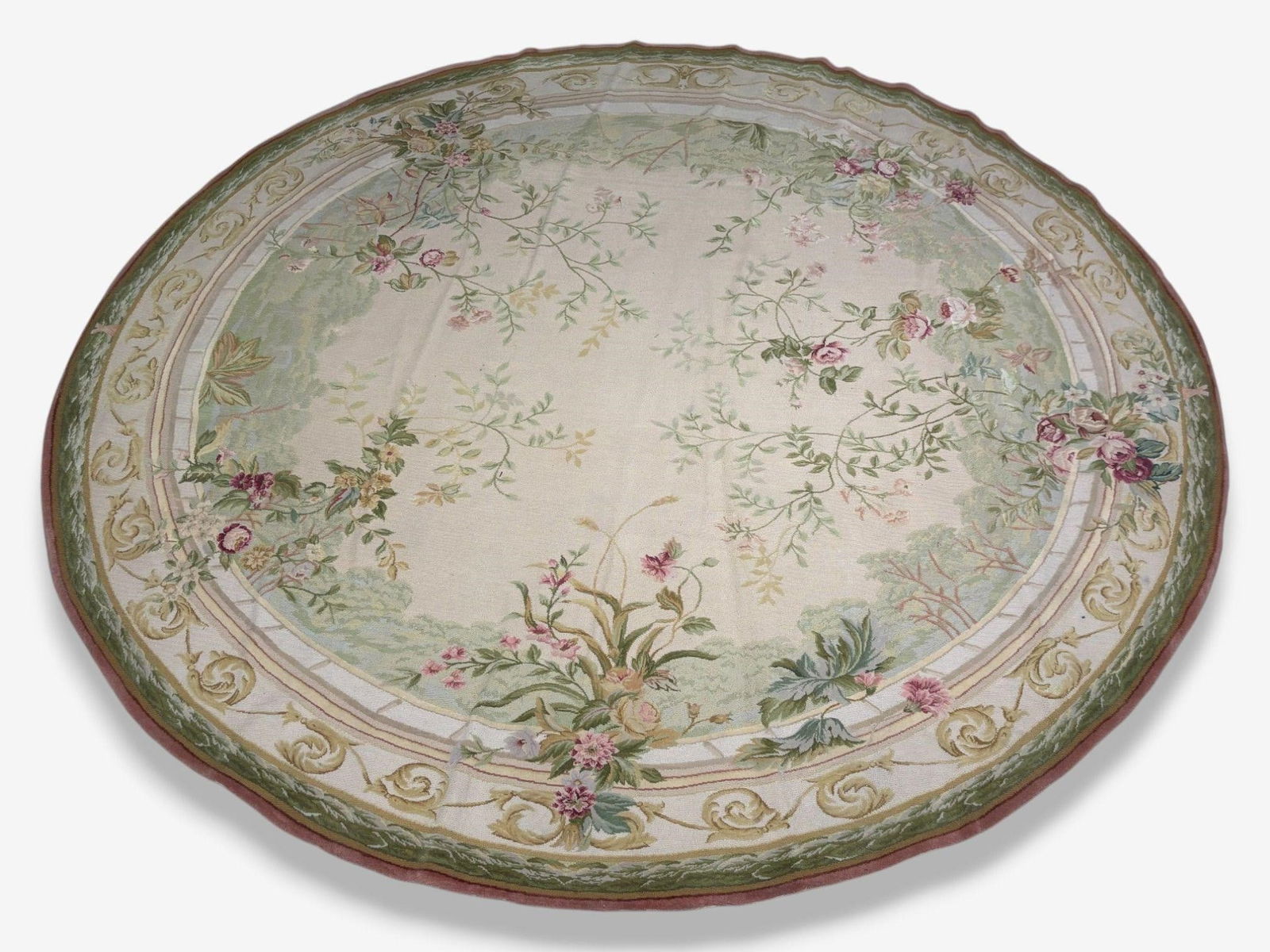 Large 142" Round Traditional Carpet (1 of 4)