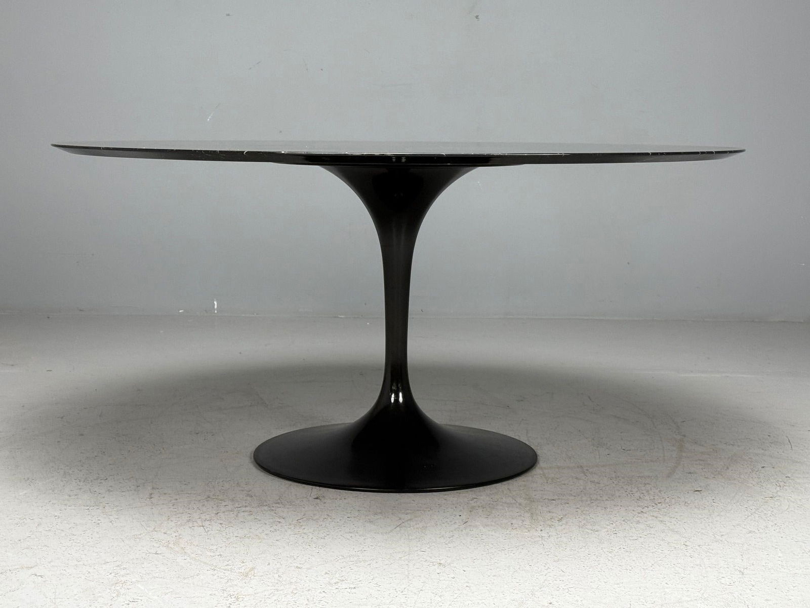 Eero Saarinen Knoll Dining Table 60 Diameter (1 of 10)