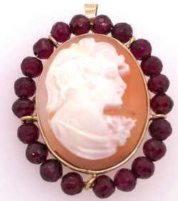 14 Kt Yellow Gold Cameo Pendant/Brooch with Stones