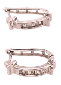 14Kt White Gold.Earrings with Baguette Diamonds