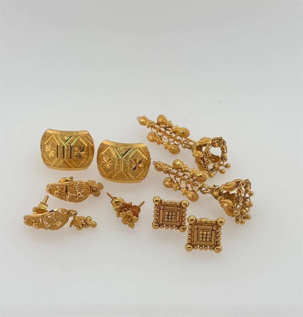 5 Pair of Earrings, 22K, 21.6g, Hallmarked: A group of five pair of fine earrings. 22k gold tested. A few with Hallmarks as pictured. The total weight is 21.6 grams.