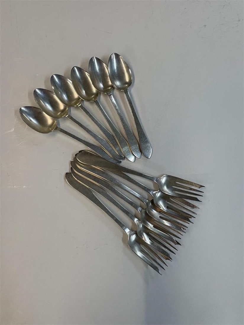 Twelve Tiffany & Co. Sterling Flatware, 19.2 Oz: Twelve Tiffany & Co. Sterling Flatware.Consisting of 6 forks and 6 spoons.Each marked STERLING and Tiffany and Co. Original Tiffany & Co. labeled cloths.
