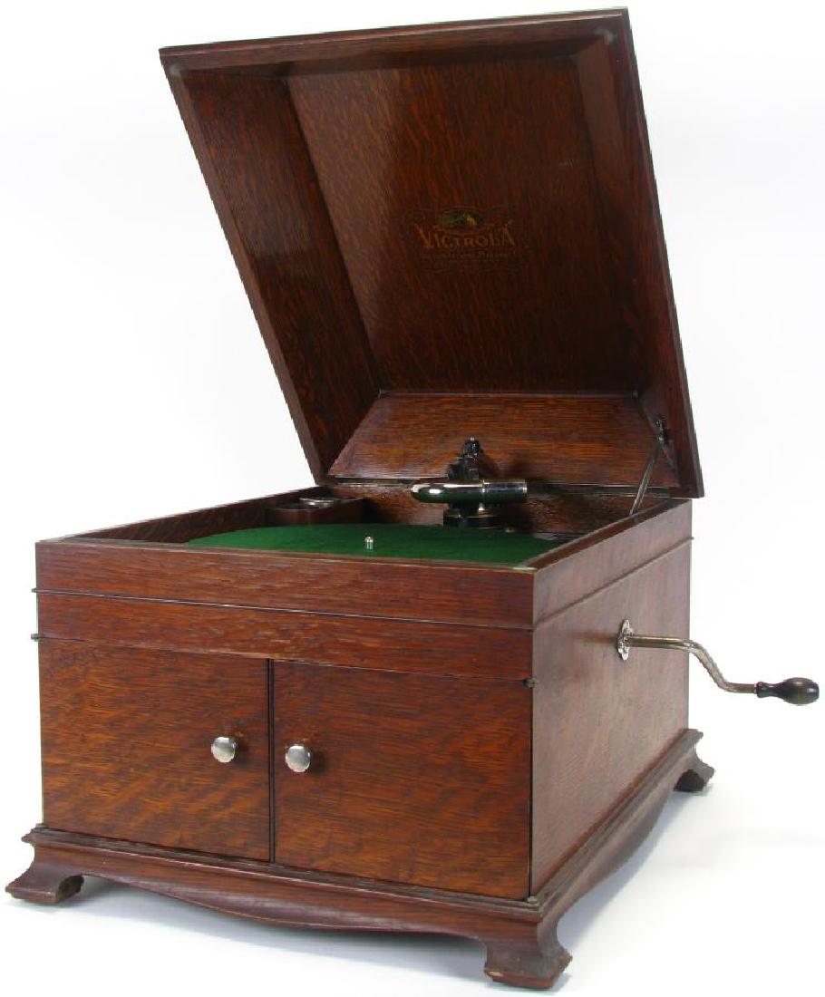 Antique Tabletop Victrola VV-IX: Antique tabletop Victrola, by Victor Talking Machine, plays '78' records, model VV-IX, mahogany case (turntable functions)