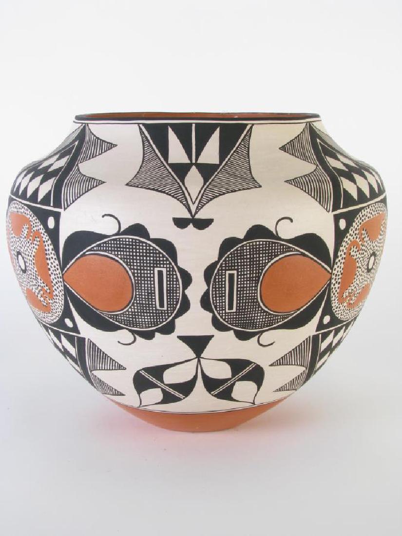 Rachel Aragon Acoma Pottery Jar (1 of 4)