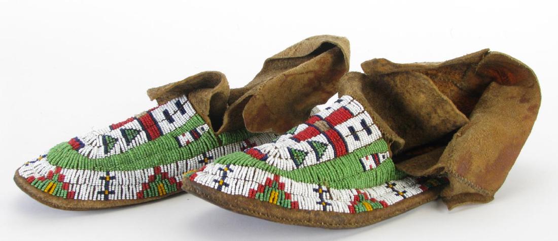 Handmade Native American Beaded Moccasins (1 of 8)