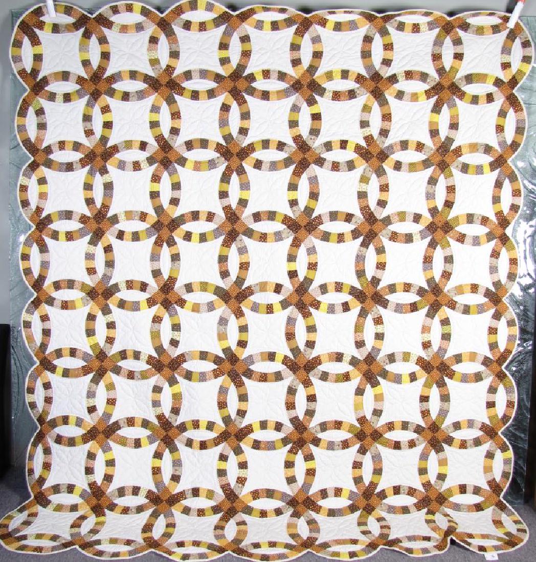 Contemporary Handmade Pattern Quilt: A contemporary Handmade Pattern Quilt, double wedding ring, made by Bob Meadows, 102 x 87"