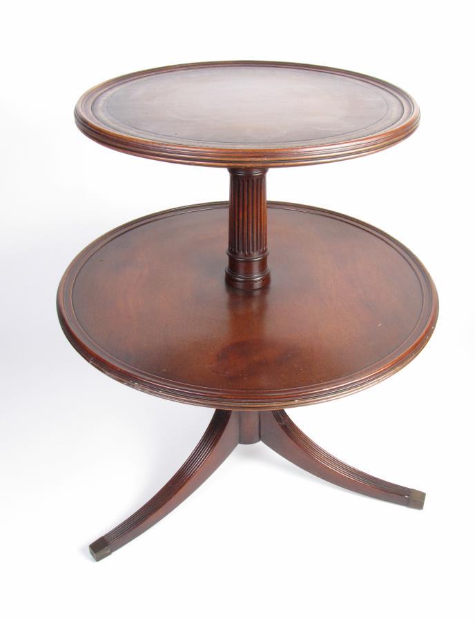 Mahogany, Duncan Phyfe Style Tea Table: A vintage mahogany, Duncan Phyfe style tea table, with tooled leather insert top, 26"dia x 31"h