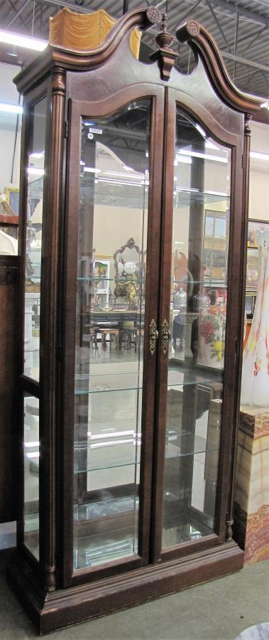 Pulaski Lighted Curio Cabinet (1 of 6)