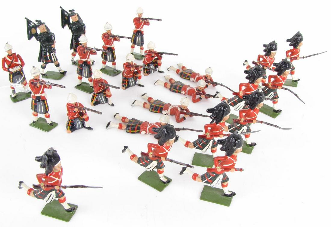 Collection of 24 Britains Soldiers in Kilts (1 of 6)