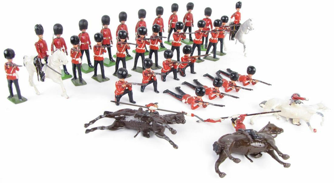 Collection of 32 Britains British Soldiers (1 of 5)