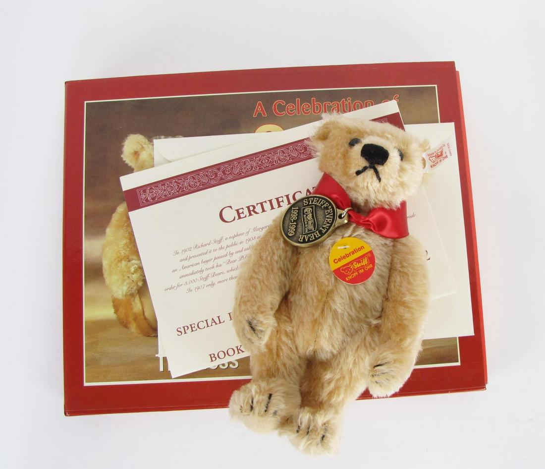 Steiff Special Edition Teddy-Bear with Book (1 of 9)