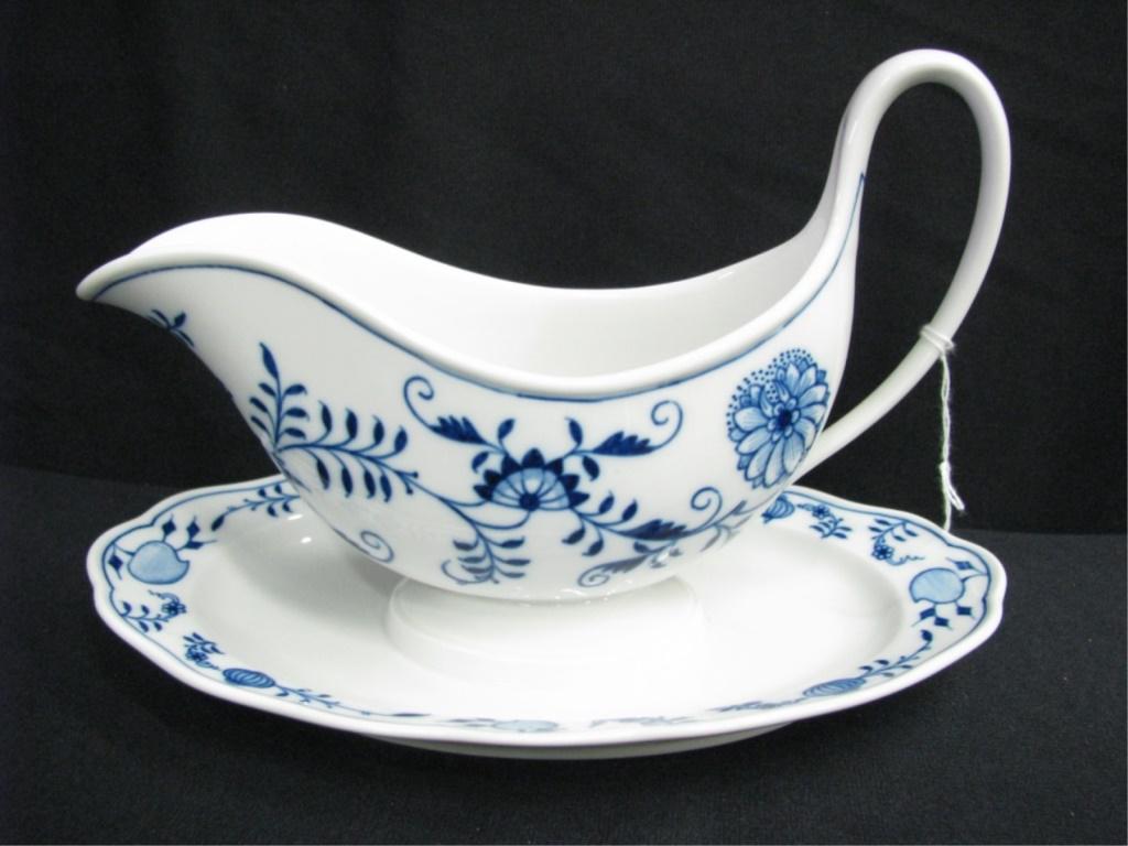 Meissen Blue Onion Gravy Boat with Underplate (1 of 5)