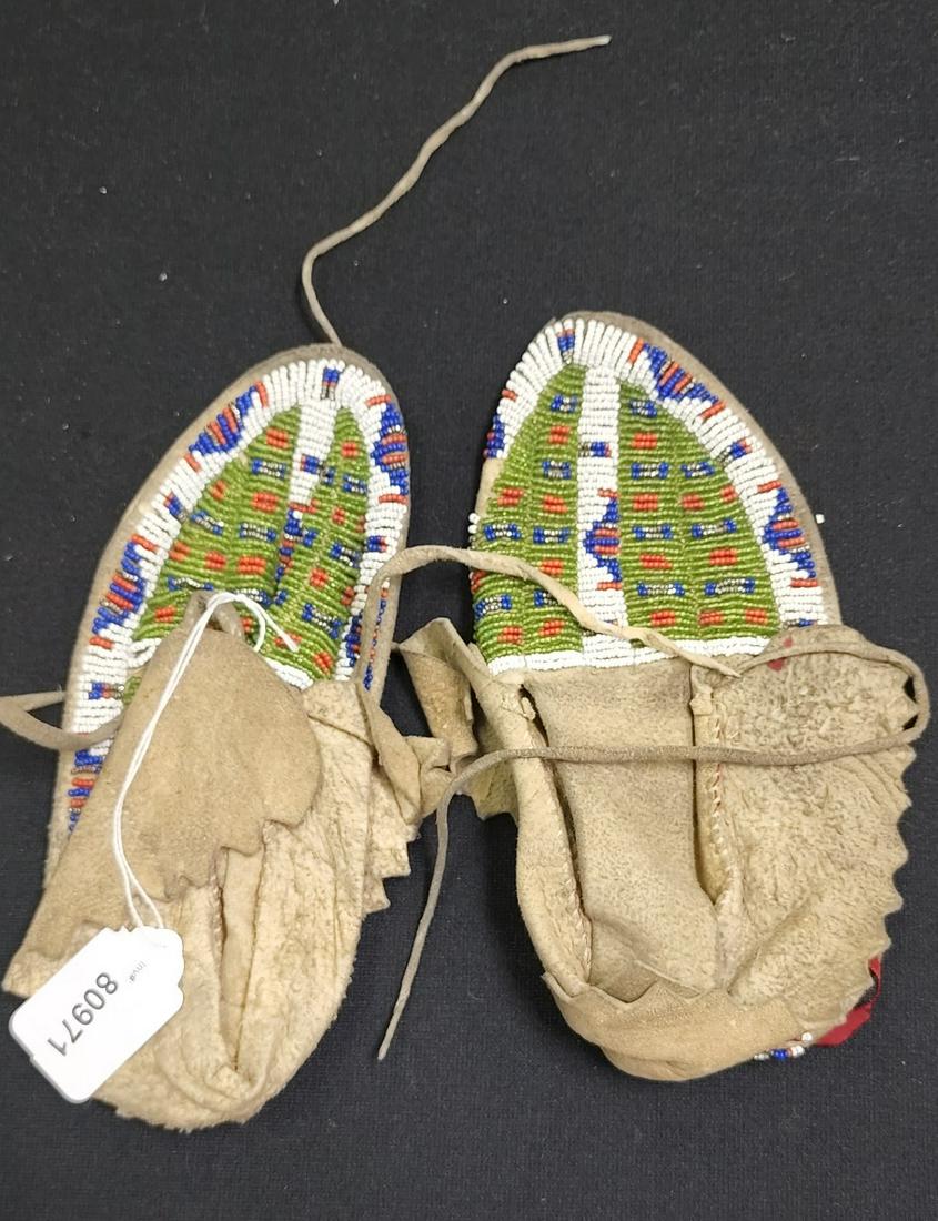Pair of Sioux Beaded Moccasins (1 of 4)
