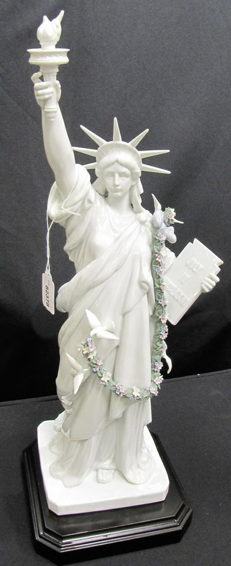 Lladro Porcelain Statue of Liberty Limited Edition (1 of 18)