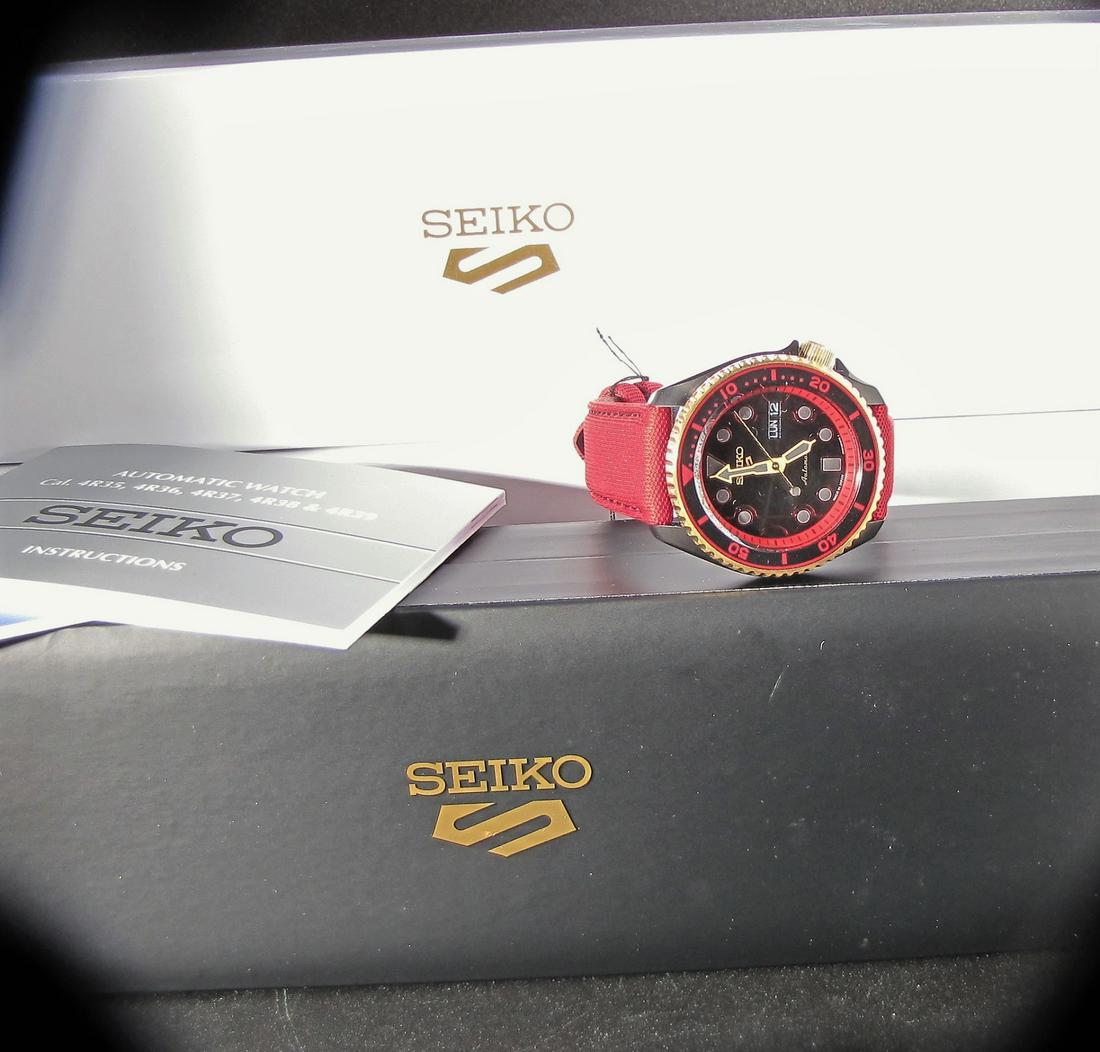 Seiko Street Fighter Ken Automatic Watch (#0141) on Apr 01, 2023 | Wickliff  Auctioneers in IN