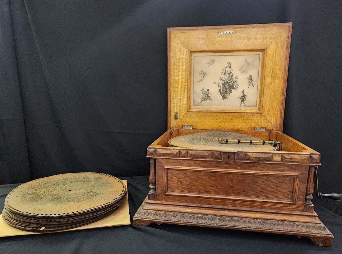 Regina Tabletop Music Box and Discs (1 of 19)