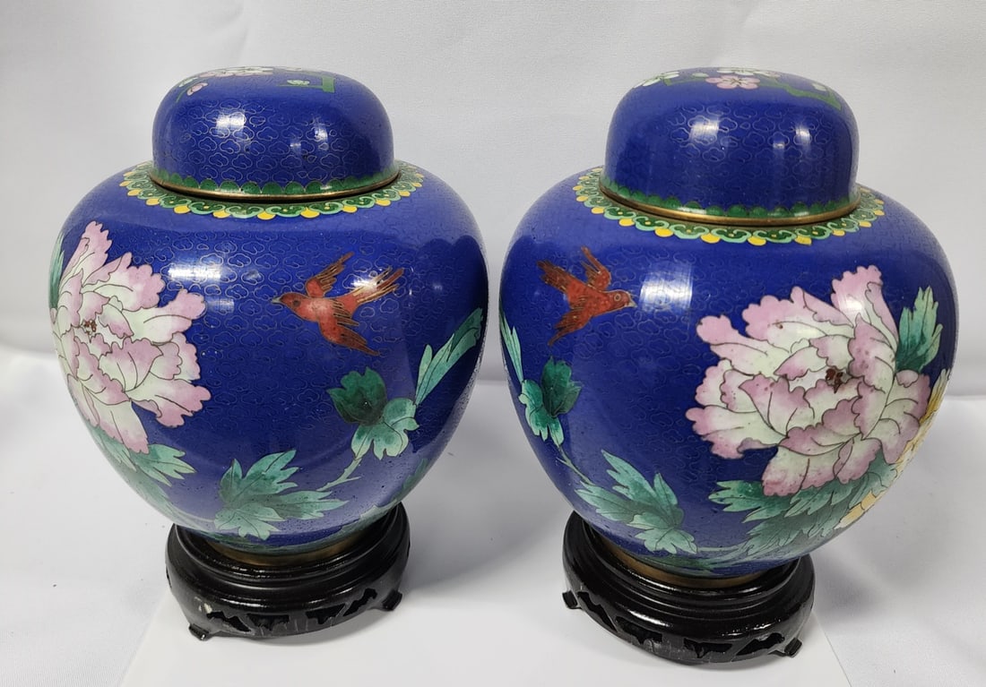 Pair of Chinese Cloisonne Lidded Vases (1 of 18)