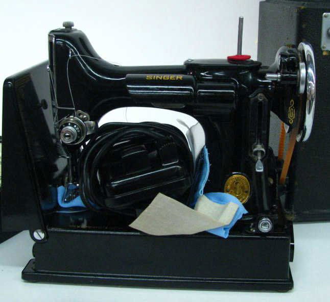 Singer Featherweight Sewing Machine: Singer Featherweight Sewing Machine