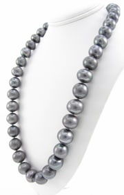 14K White Gold Black Pearl Necklace