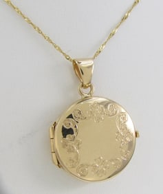 14K Yellow Gold Italian Locket Pendant, Chain