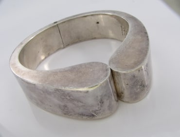 Mexico .925 Sterling Hinged Bangle