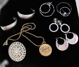 Six Vintage Jewelry Items
