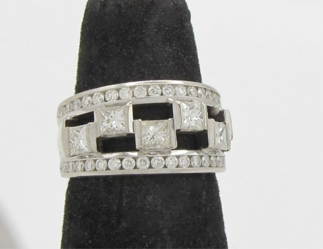 18K White Gold Diamond Band Ring (1 of 2)