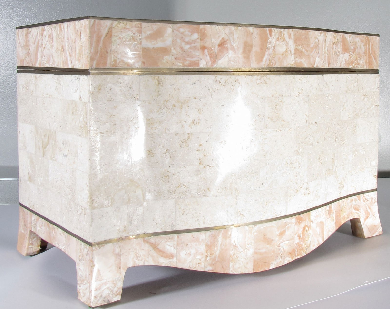 Maitland Smith Tessellated Jewelry Box: Maitland Smith tessellated stone jewelry box, Hollywood Regency style, brass trim, removable tray, mirror, 14.5 x 8 x 9.5"h