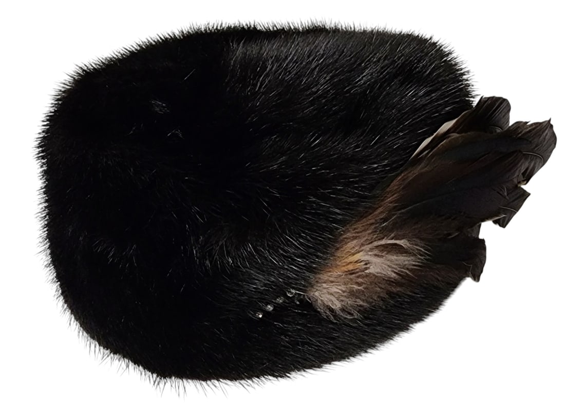 Canadian Natural Ranch Mink Ladies' hat: Canadian natural ranch mink ladies' hat, with feather accent, vintage 1960s