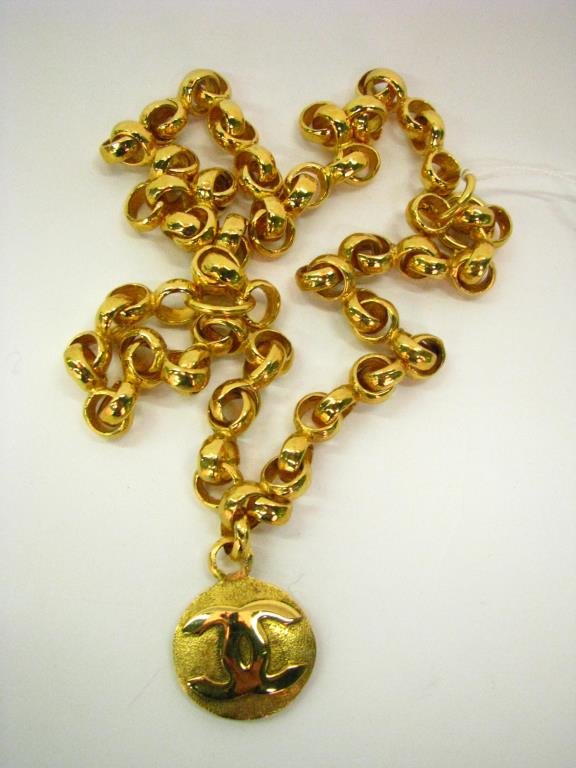 Chanel Vintage Double Link Choker: Chanel vintage double link choker with disc design drop logo pendant. Chain is 16" long with spring ring clasp, can be worn as choker or necklace. Pendant has "CC" logo on front and is 1 3/8" in diame