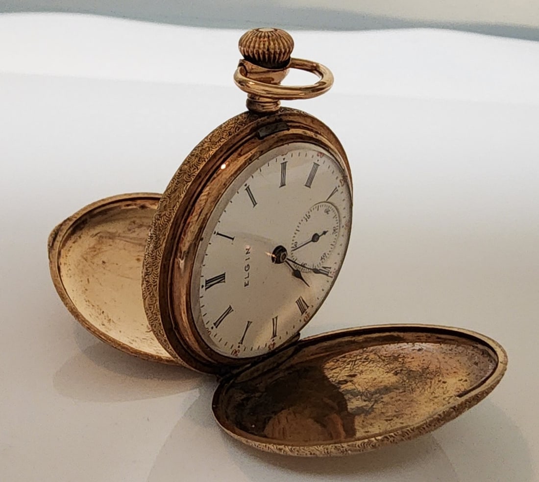 Lady's Elgin Model 2 Gold Filled Pocket Watch: A lady's Elgin model 2, grade 320 pocket watch, size 0, 7 jewel, serial 12189233, circa 1906, white dial with Roman numerals, black hands, seconds subdial at 6 o'clock, a couple of cracks in crystal,