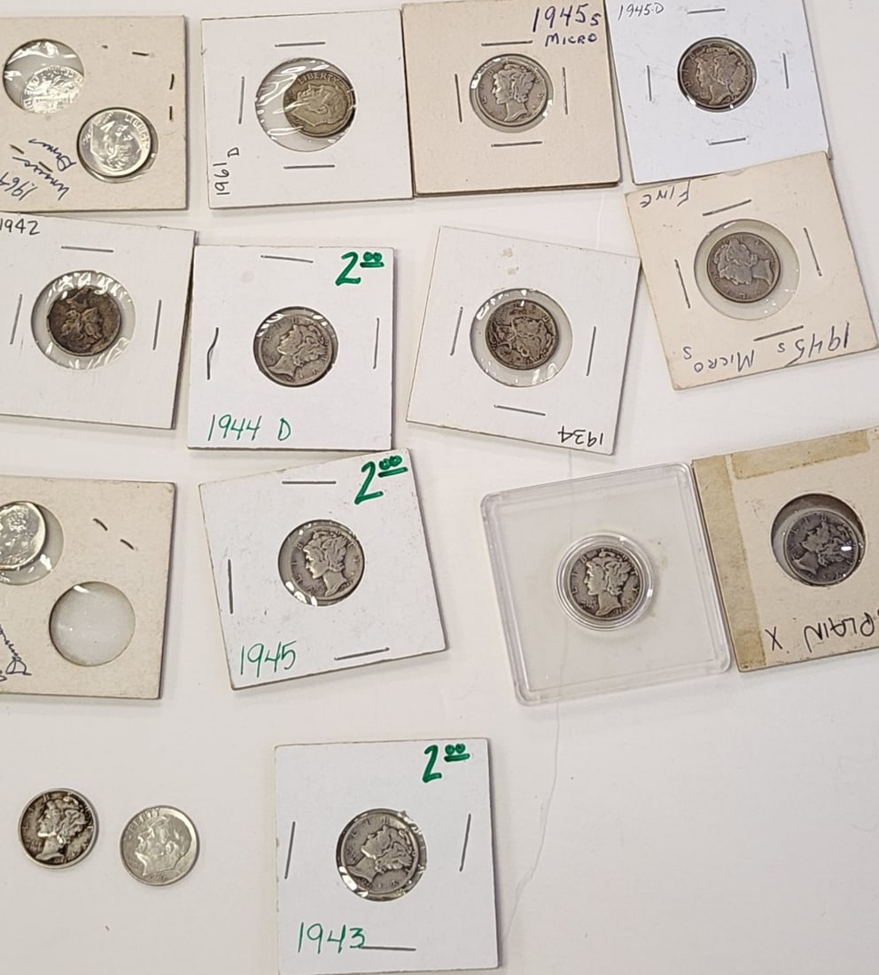 Group of US Silver Dimes: Group of US silver dimes, including (11) Mercury dimes, and (6) 1964 and prior Roosevelt