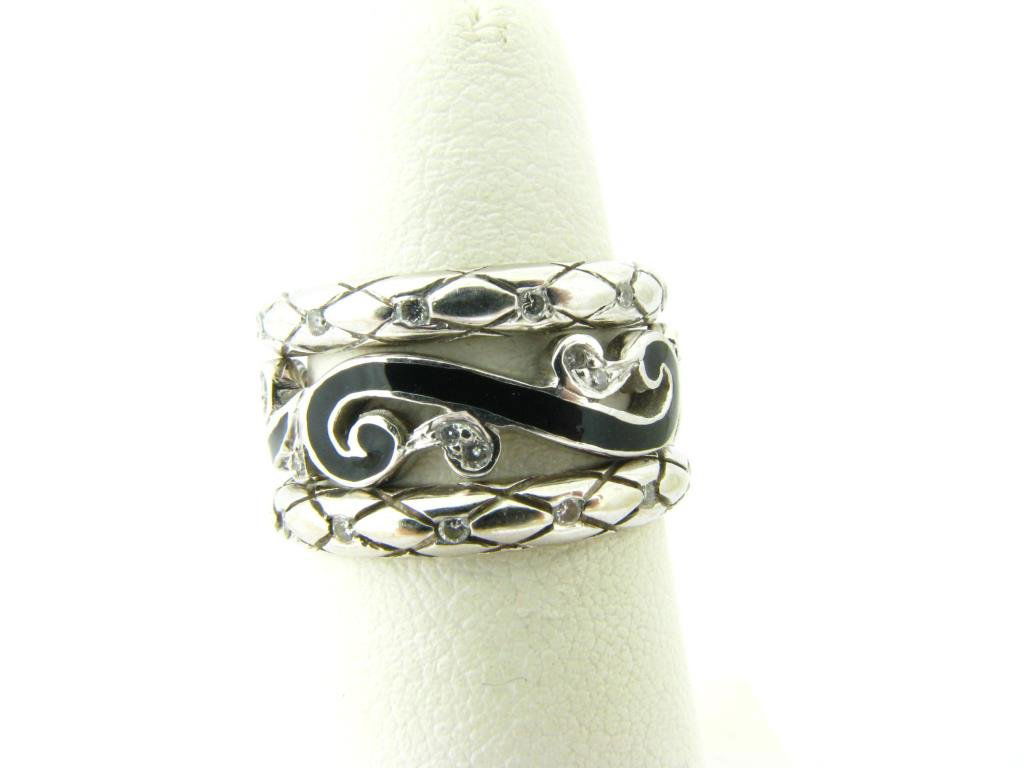 Hidalgo 18K White Gold Pave Diamond Stack Ring Set: A set of three Hidalgo 18K white gold stack rings with pave diamonds, size 6.25, 7.2dwt