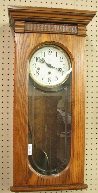 Vintage Sligh Wall Clock: Vintage Sligh wall clock in oak case, with keys"
