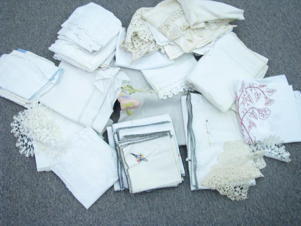 Group of Vintage & Antique Textiles: Group of vintage and antique textiles, table linens, table cloths, linen napkins, crocheted bedspread