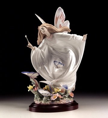 Lladro "Fairy of the Butterflies" 01850: Lladro "Fairy of the Butterflies" 01850 Issue Date 1999 Retire Date 2000 Jose Puche 18 x 13 , with original box